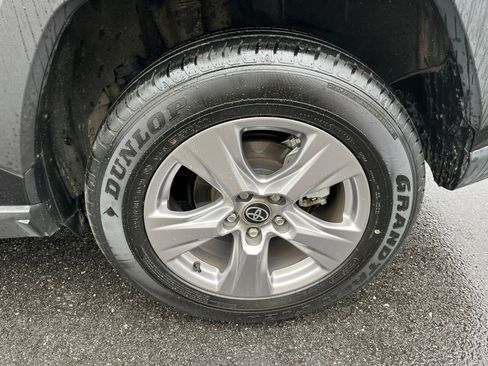 Used 2025 Toyota RAV4 XLE image 31