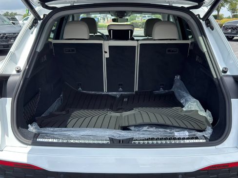 Used 2025 Audi Q5 Premium w/ Convenience Package AWD/4WD image 8