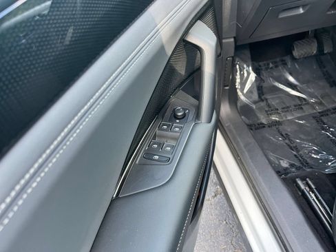 Used 2026 Volkswagen Tiguan SE FWD image 18
