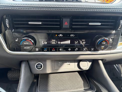 Used 2023 Nissan Rogue SL w/ SL Premium Package FWD image 22