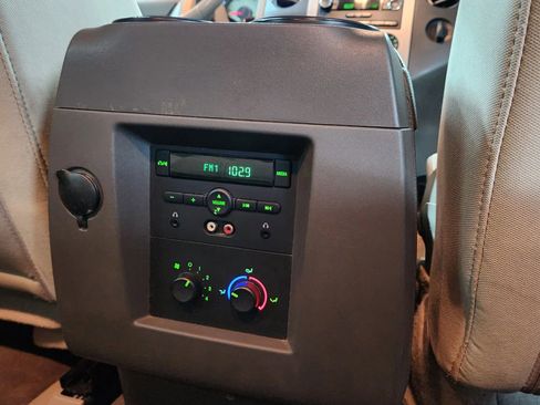 Used 2014 Ford Expedition XLT image 20