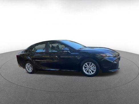 Used 2025 Toyota Camry LE image 2