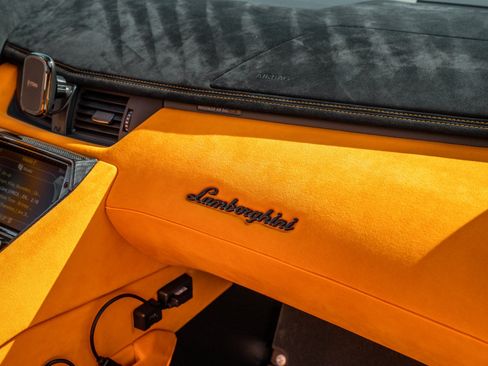 Used 2020 Lamborghini Aventador SVJ AWD/4WD image 12
