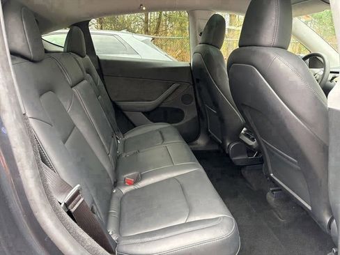 Used 2024 Tesla Model Y Long Range image 11