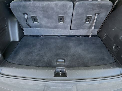 Used 2022 Chevrolet Traverse LT image 17