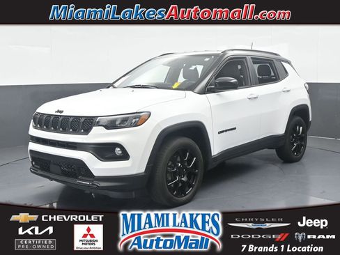 Used 2023 Jeep Compass Altitude image 1