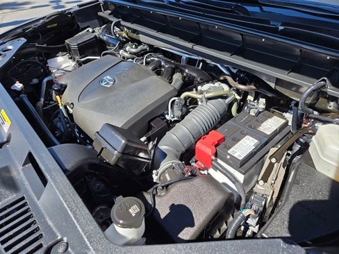 Used 2022 Toyota Highlander XLE image 19