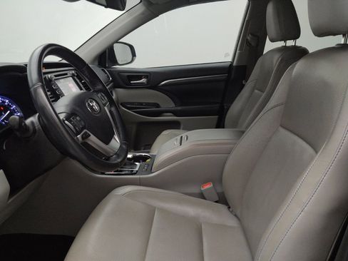Used 2019 Toyota Highlander Limited image 17