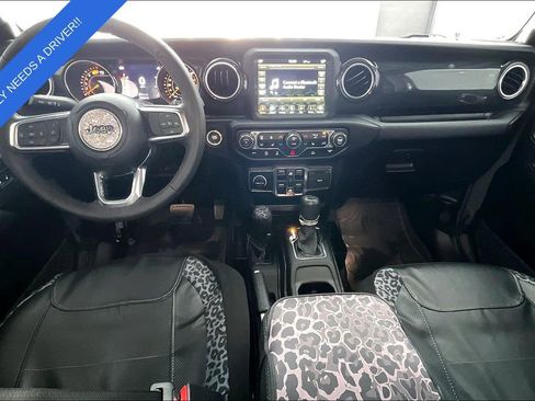 Used 2022 Jeep Wrangler Unlimited Sahara image 19