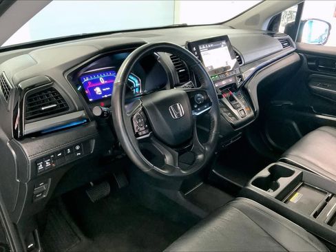Used 2023 Honda Odyssey Elite image 2
