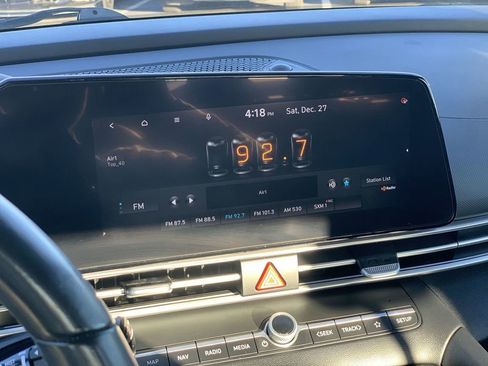 Used 2023 Hyundai Elantra Limited w/ Cargo Package image 10