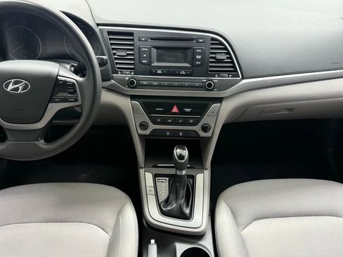 Used 2017 Hyundai Elantra SE image 29