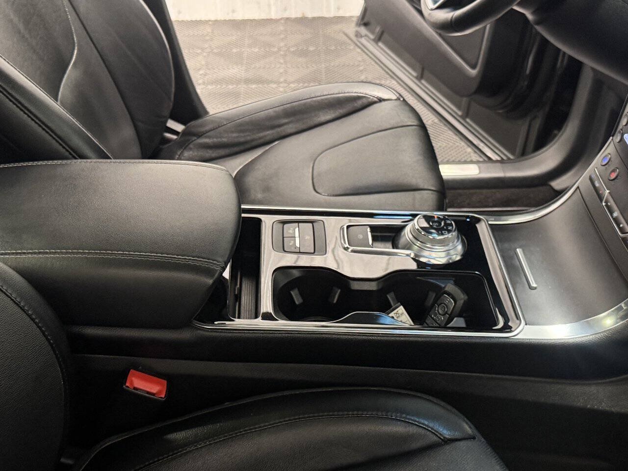 Used 2019 Ford Edge Titanium w/ Equipment Group 301A AWD/4WD image 21