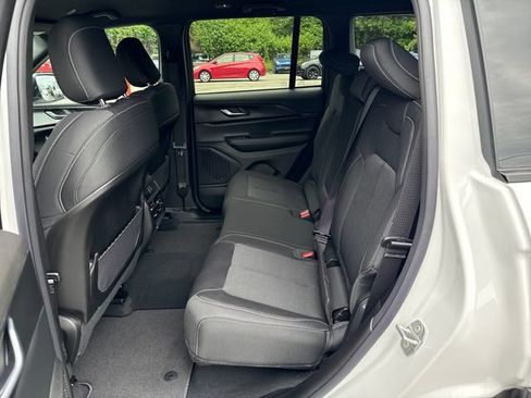 New 2026 Jeep Grand Cherokee Laredo AWD/4WD image 13