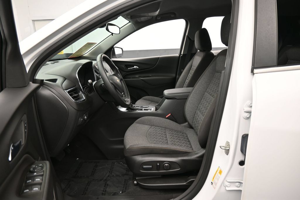 Used 2024 Chevrolet Equinox LT FWD image 11