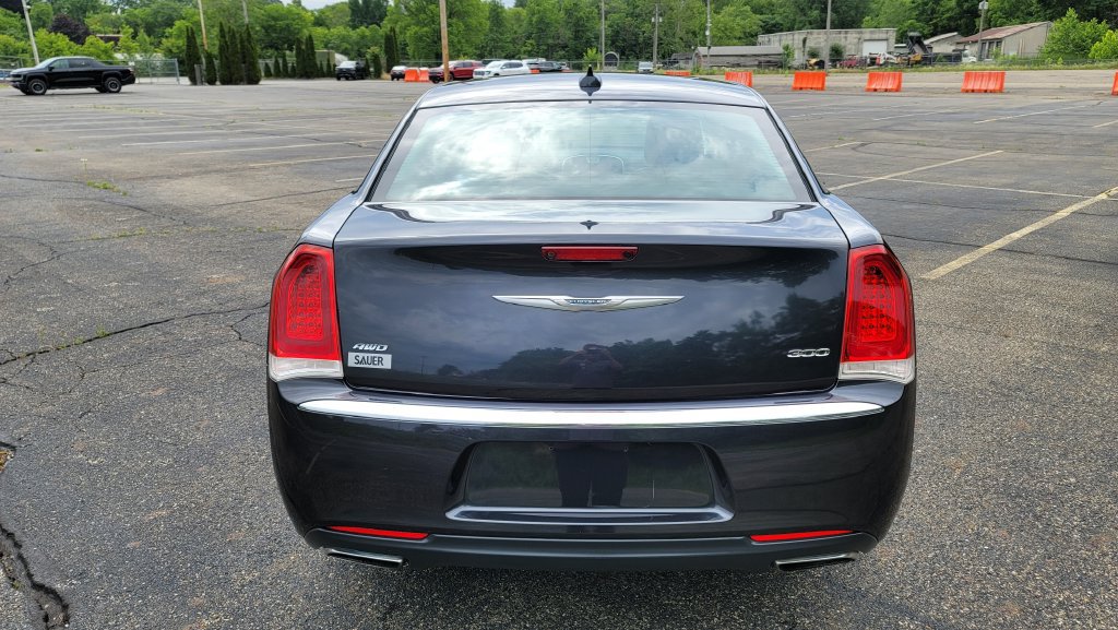 Used 2016 Chrysler 300 Limited w/ Driver Convenience Group AWD/4WD image 10