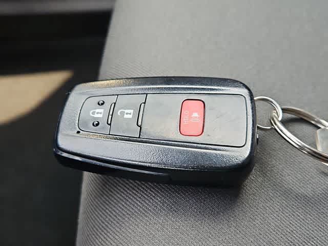 Used 2022 Toyota RAV4 SE AWD/4WD image 28
