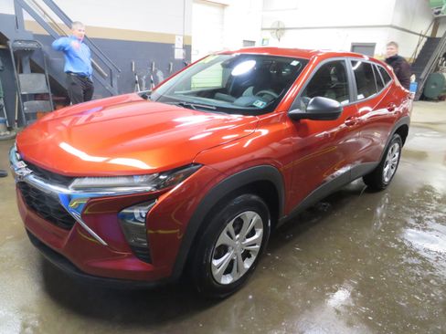 Used 2024 Chevrolet Trax LS image 3