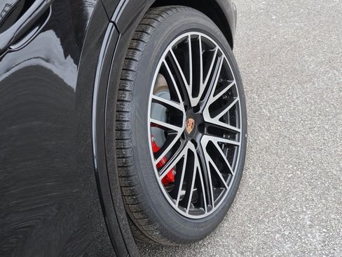 New 2026 Porsche Cayenne GTS image 38