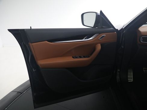 Certified 2022 Maserati Levante GT AWD/4WD image 23