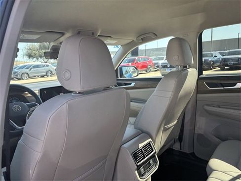 Certified 2025 Volkswagen Atlas SE image 21