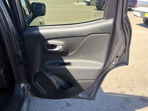 Used 2023 Jeep Renegade Altitude AWD/4WD image 14
