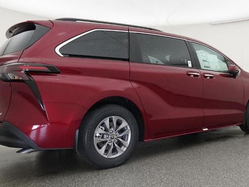 New 2026 Toyota Sienna XLE FWD image 25
