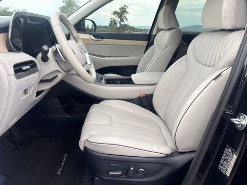 Used 2024 Hyundai Palisade Limited FWD image 11