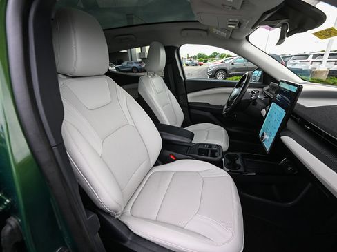 Used 2025 Ford Mustang Mach-E Premium AWD/4WD image 25