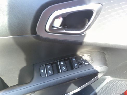 Used 2023 Kia Soul LX FWD image 16