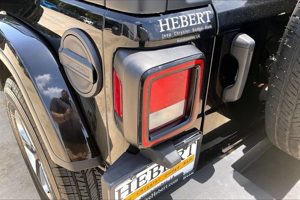 Used 2020 Jeep Wrangler Unlimited Sahara AWD/4WD image 29