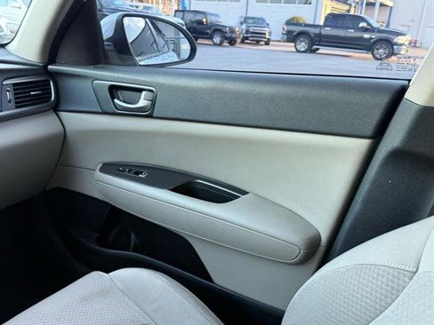 Used 2016 Kia Optima LX image 9