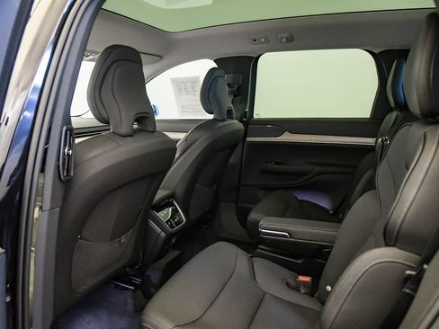Certified 2026 Volvo EX90 Plus AWD/4WD image 18