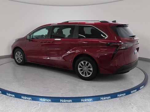 Certified 2023 Toyota Sienna LE FWD image 7