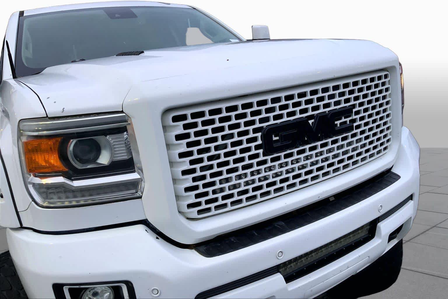 Used 2016 GMC Sierra 2500 Denali w/ Duramax Plus Package AWD/4WD image 27