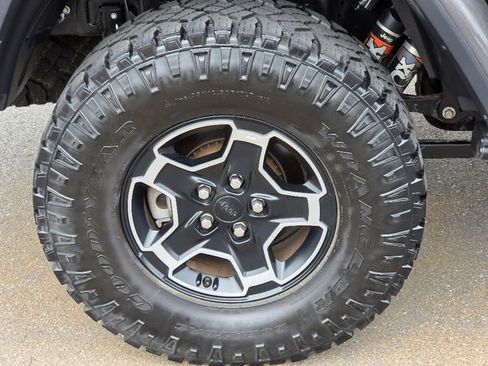 Used 2021 Jeep Gladiator Mojave AWD/4WD image 12