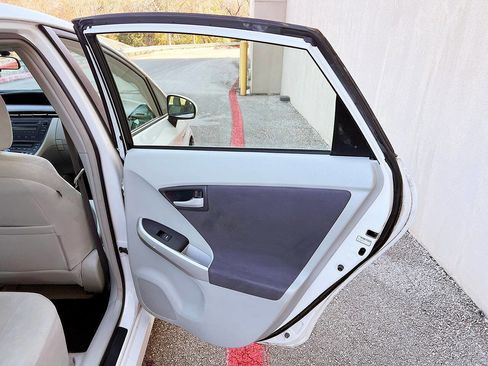 Used 2010 Toyota Prius Four image 41