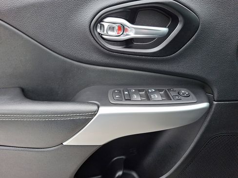 Used 2022 Jeep Cherokee Latitude w/ Sun & Sound Group image 13