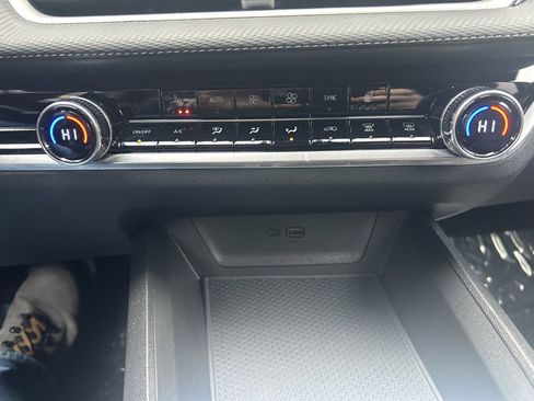 Used 2025 Chevrolet Equinox LT w/ Convenience Package II image 20