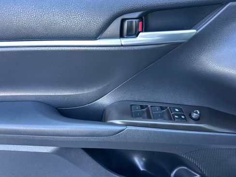 Used 2023 Toyota Camry SE image 12