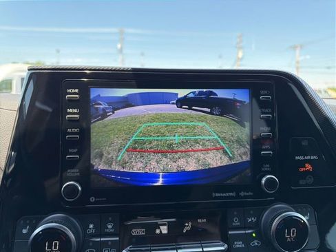 Used 2022 Toyota Highlander XSE FWD image 23
