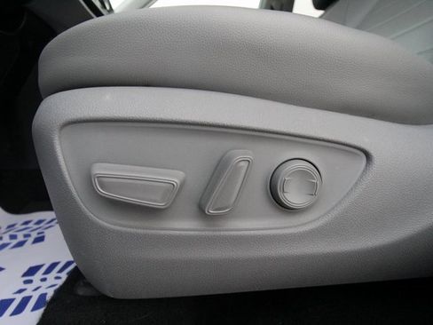 Used 2022 Toyota Highlander XLE image 19