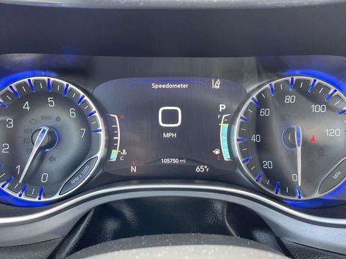 Used 2018 Chrysler Pacifica Touring-L Plus w/ Advanced Safetytec Group FWD image 23
