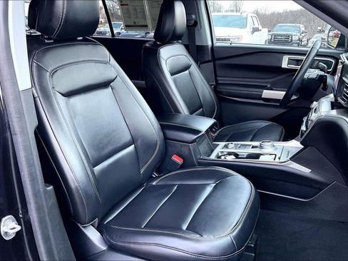 Used 2022 Ford Explorer XLT w/ Equipment Group 202A image 22