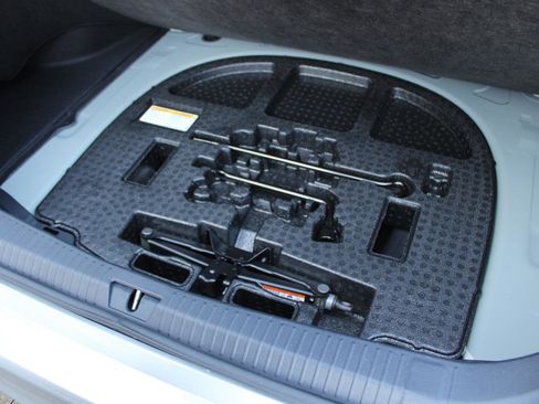 Used 2021 Toyota Avalon XLE w/ Carpet Mat Package (TMS) image 29