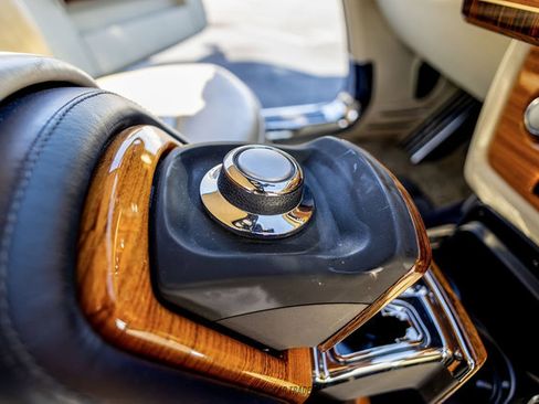 Used 2010 Rolls-Royce Phantom Drophead Coupe RWD image 55