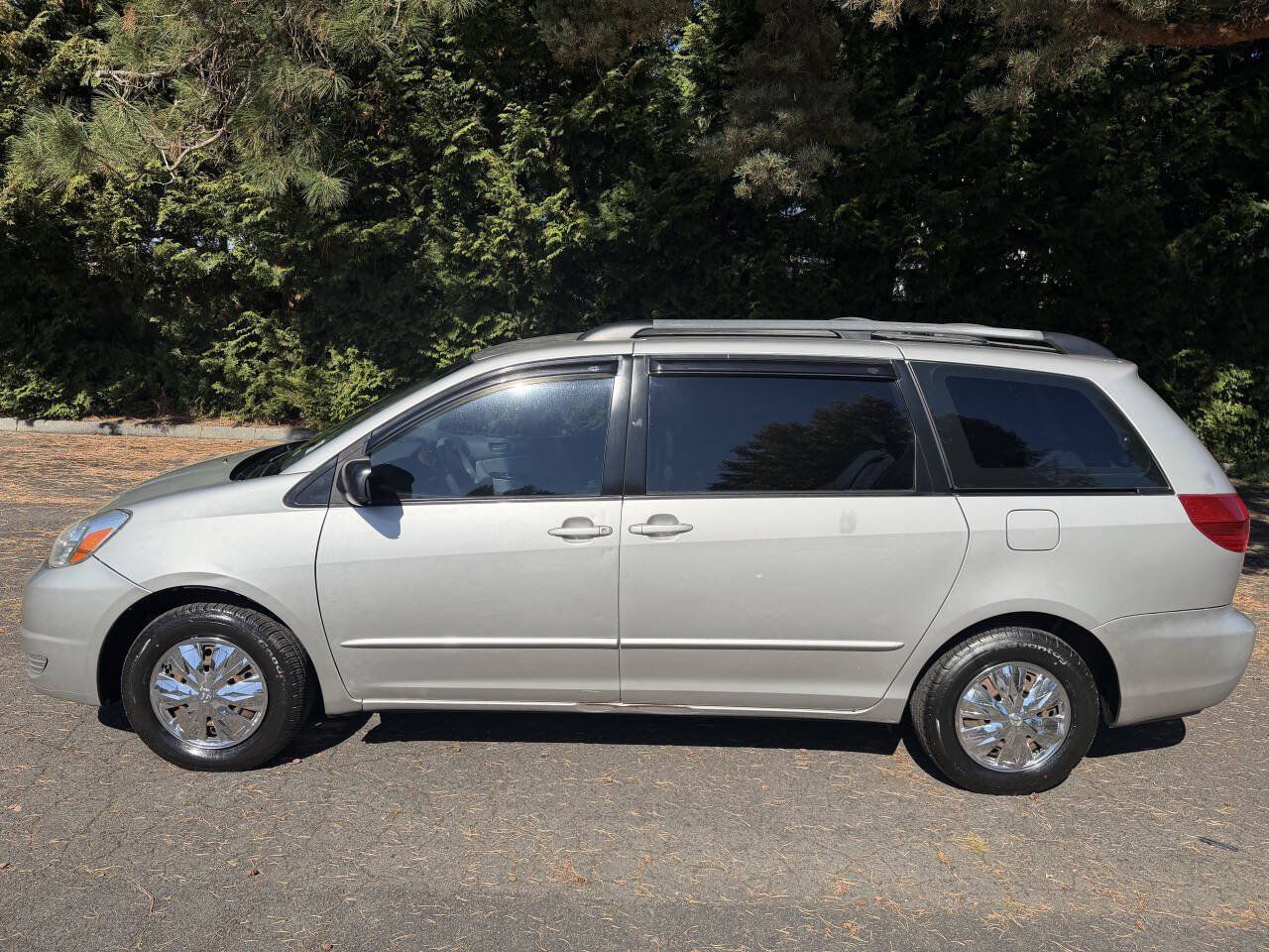 Used 2005 Toyota Sienna CE FWD image 2