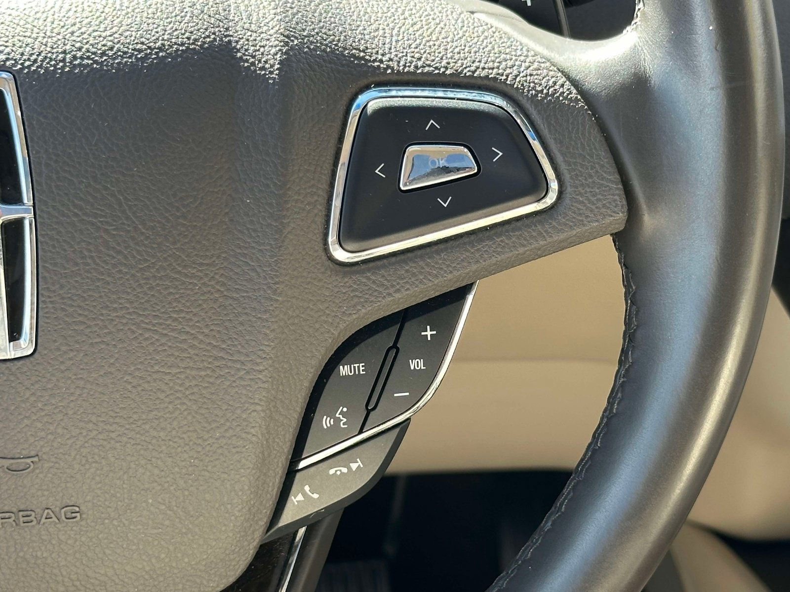 Used 2017 Lincoln MKX Select w/ Select Plus Package AWD/4WD image 23