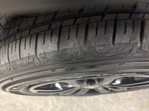 Used 2019 Jeep Cherokee Latitude Plus w/ Cold Weather Group image 29