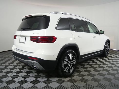 Used 2024 Mercedes-Benz GLB 250 4MATIC image 3